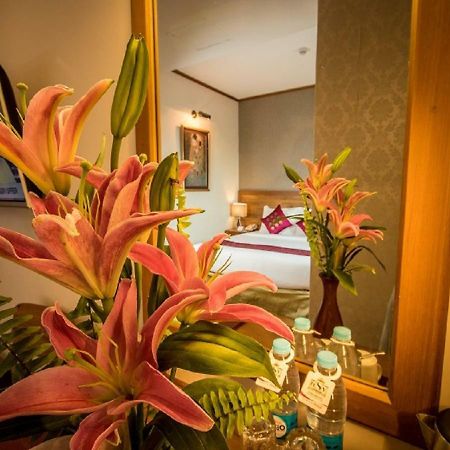 Hotel Shwe Yee Yangon Bagian luar foto